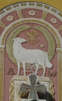 A & O mit Lammm und Christusmonogramm