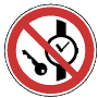 P008 Mitführen von Metallteilen oder Uhren verboten