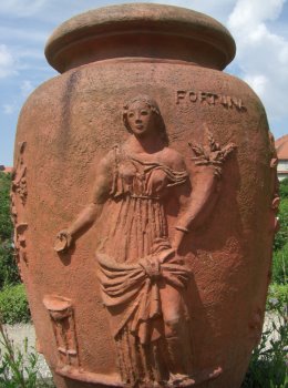 Fortuna auf einer Amphore (Botanischer Garten MUC)