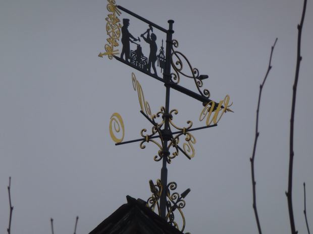 Wetterfahne mit Darstellung des Schmiedehandwerks